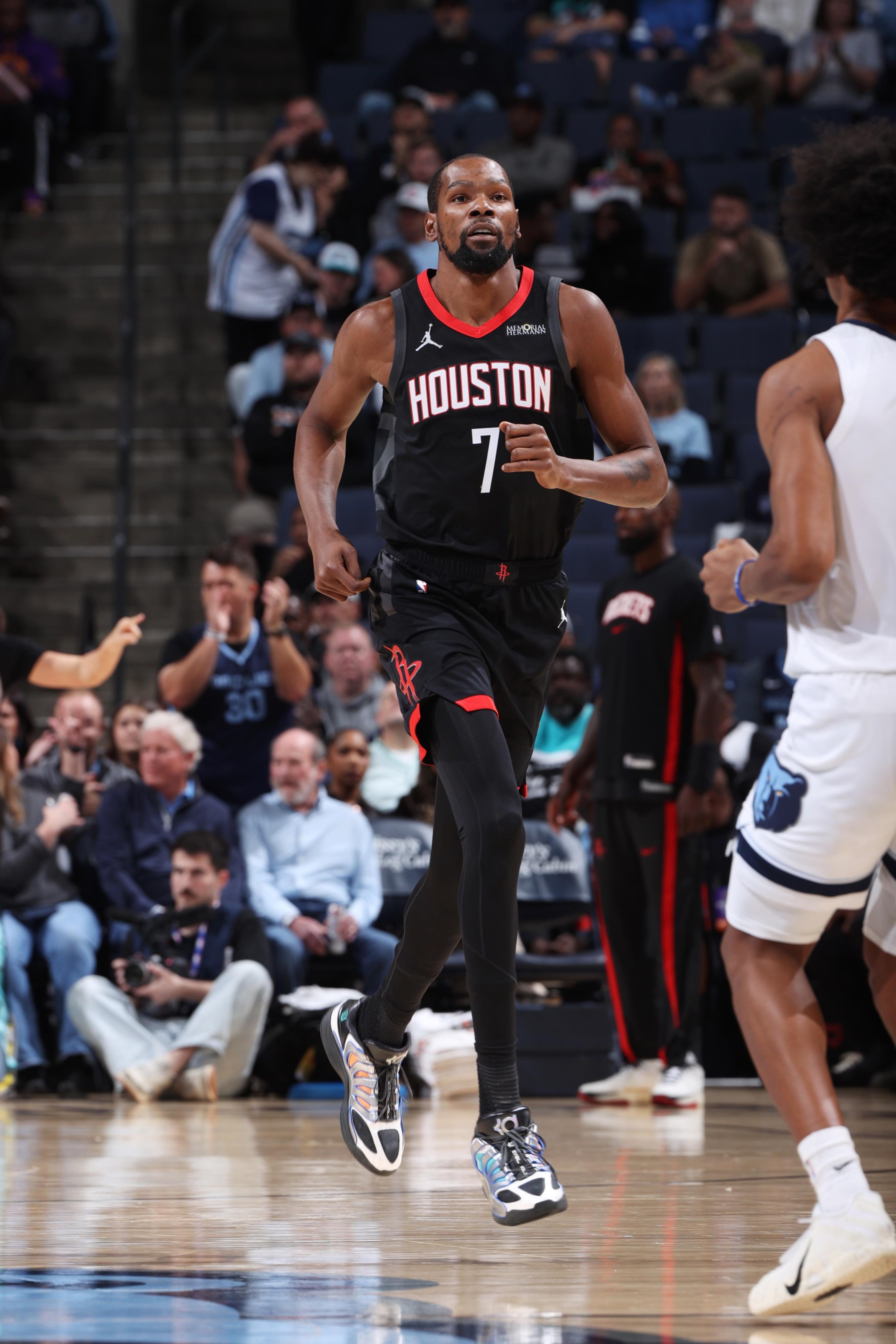 今日不在状态，杜兰特18中5仅得11分4板5助，但正负值+20