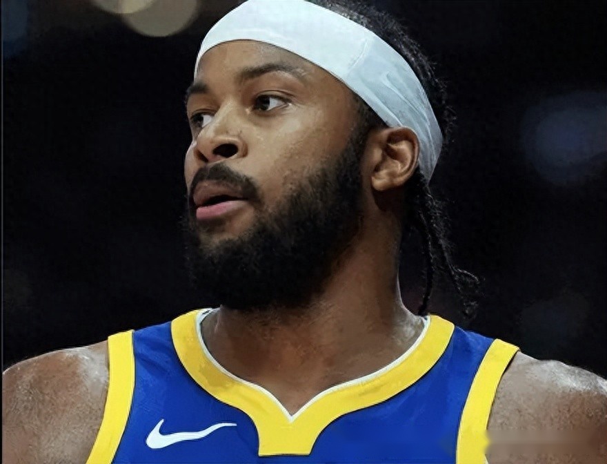 勇士118-107太阳 球员评价：3人优秀，7人及格，桑托斯崩盘