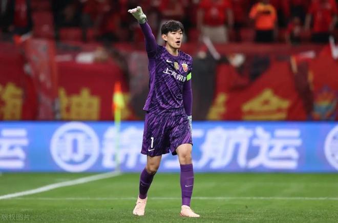 超巨失误!颜骏凌里程“悲”,出击扑空送空门,亚冠6年从未零封